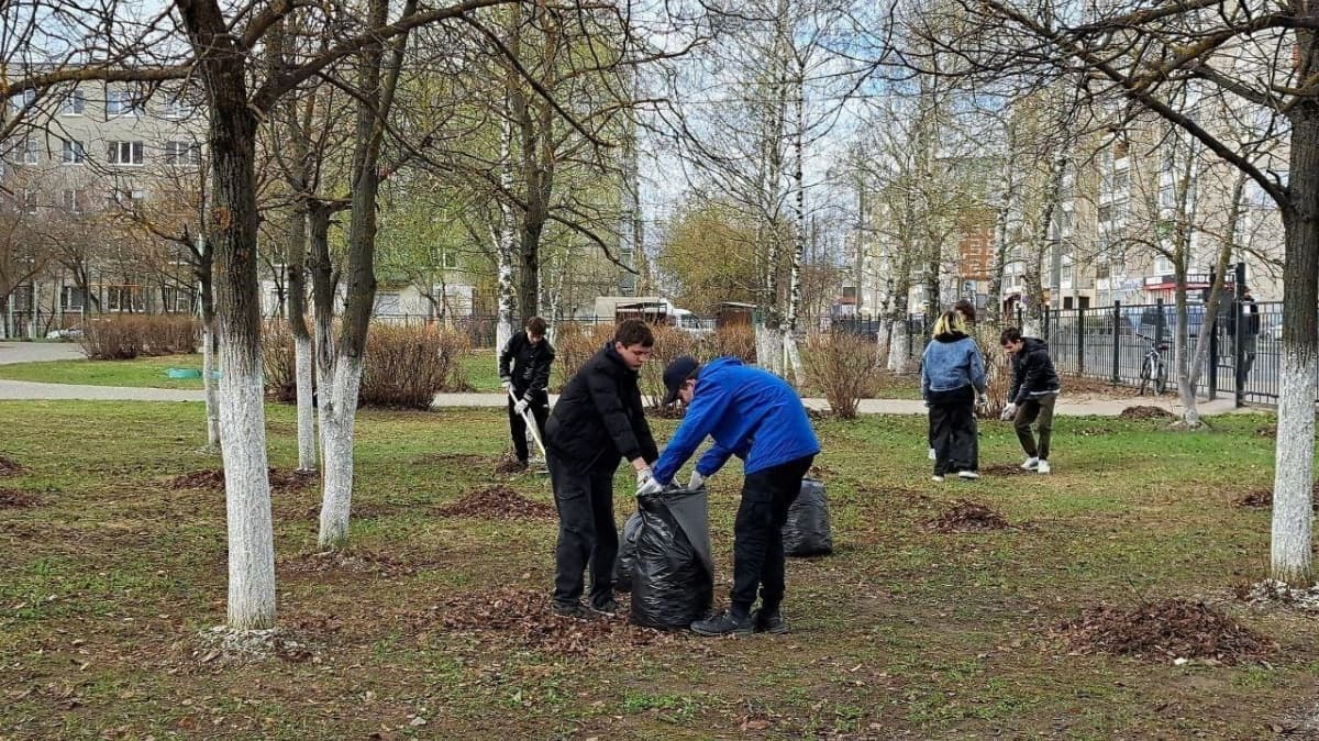 Школы и детсады Дзержинска присоединились к уборке города после зимы