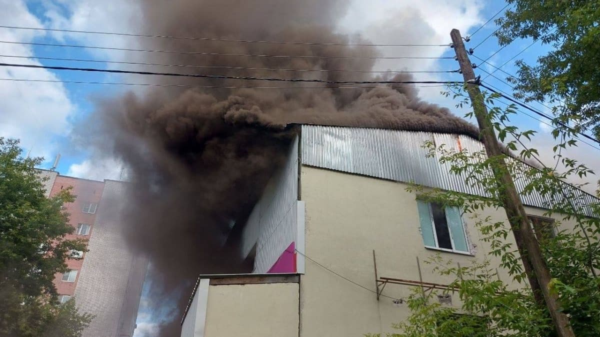 Мощный пожар произошел на предприятии в Нижнем Новгороде