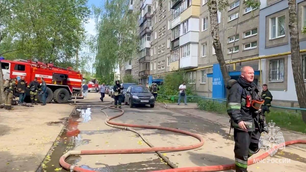 Школу № 190 готовят для размещения погорельцев из дома на улице Пермякова