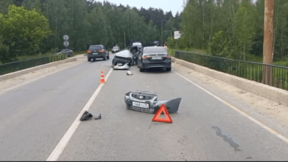 Водитель «Приоры» погиб в лобовом ДТП в Нижегородской области