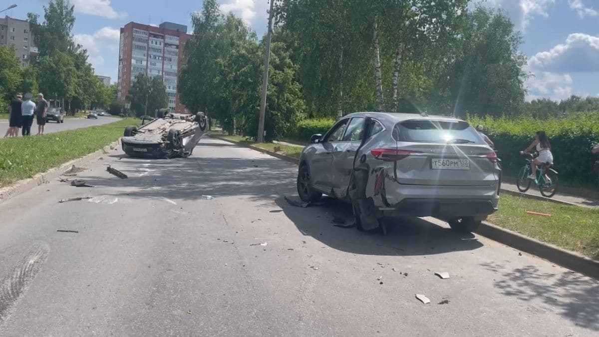 Китайский автомобиль приземлился на крышу в Сарове: пострадали два человека