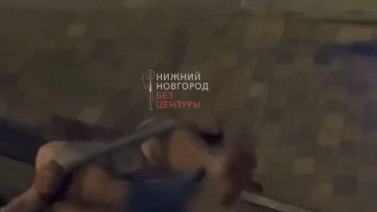 Полуголый мужчина напугал нижегородцев на набережной Федоровского