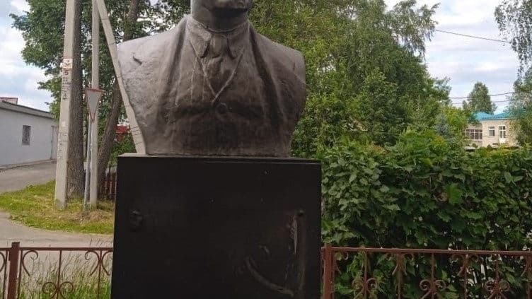 «Политический экстремизм»: памятник Ленину подожгли в Нижегородской области