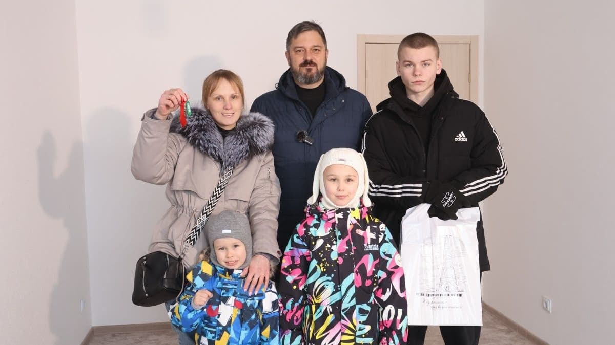 Пять семей получили новое жилье вместо аварийного в Дзержинске