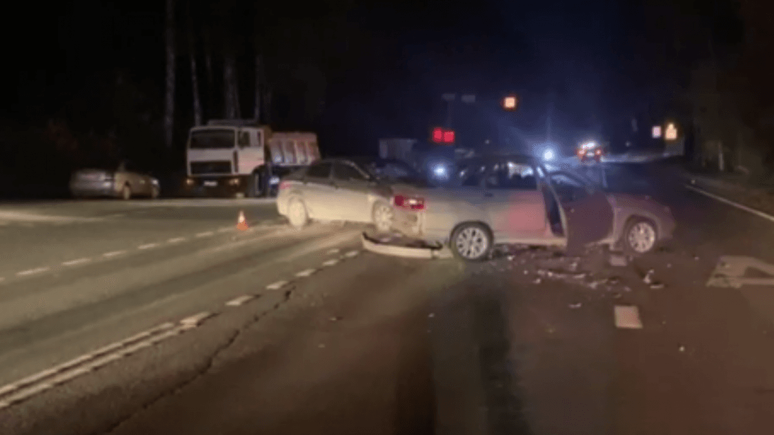 Водитель и пассажир пострадали в аварии с легковушками в Нижегородской области
