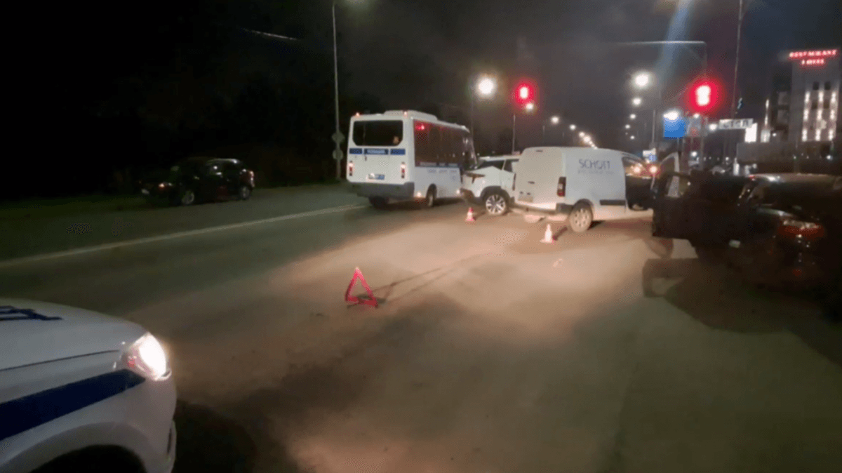 Женщина пострадала в ДТП с тремя легковушками в Нижнем Новгороде