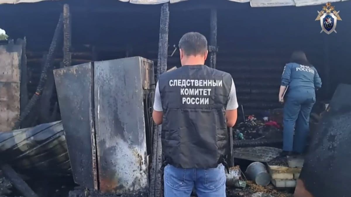 СК расследует гибель ребенка и мужчины на пожаре в Нижегородской области