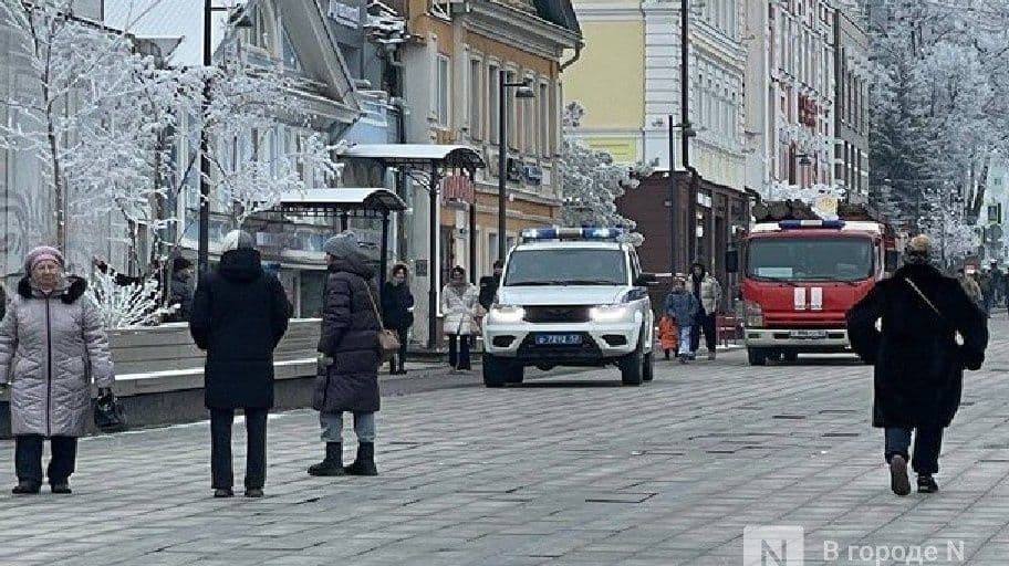 Экстренные службы съехались к пиццерии в центре Нижнего Новгорода