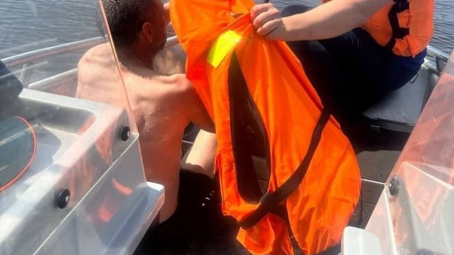 Пьяный мужчина чуть не утонул в Волге в Нижнем Новгороде
