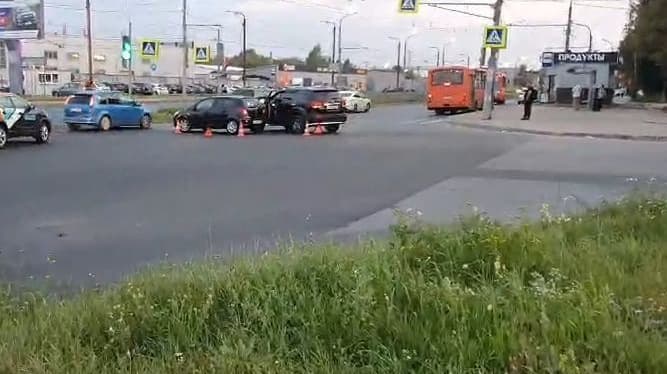 Женщина пострадала при столкновении двух легковушек в Нижнем Новгороде