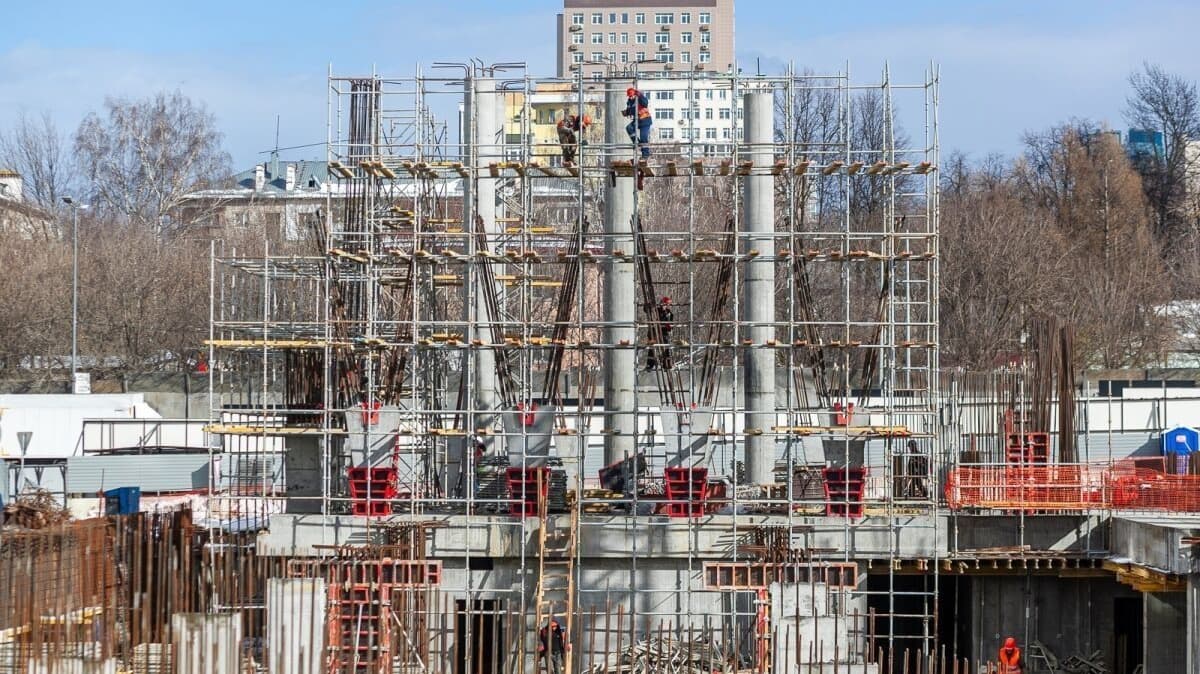 Нижегородцам рассказали о ходе строительства «Дома на ножках» на Одесской