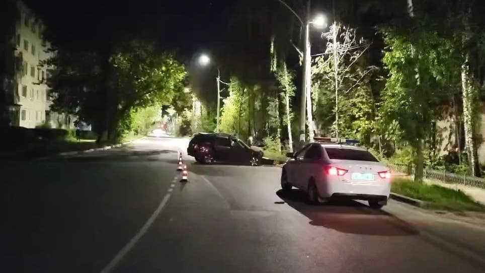 Водитель пострадал при столкновении со световой опорой в Арзамасе