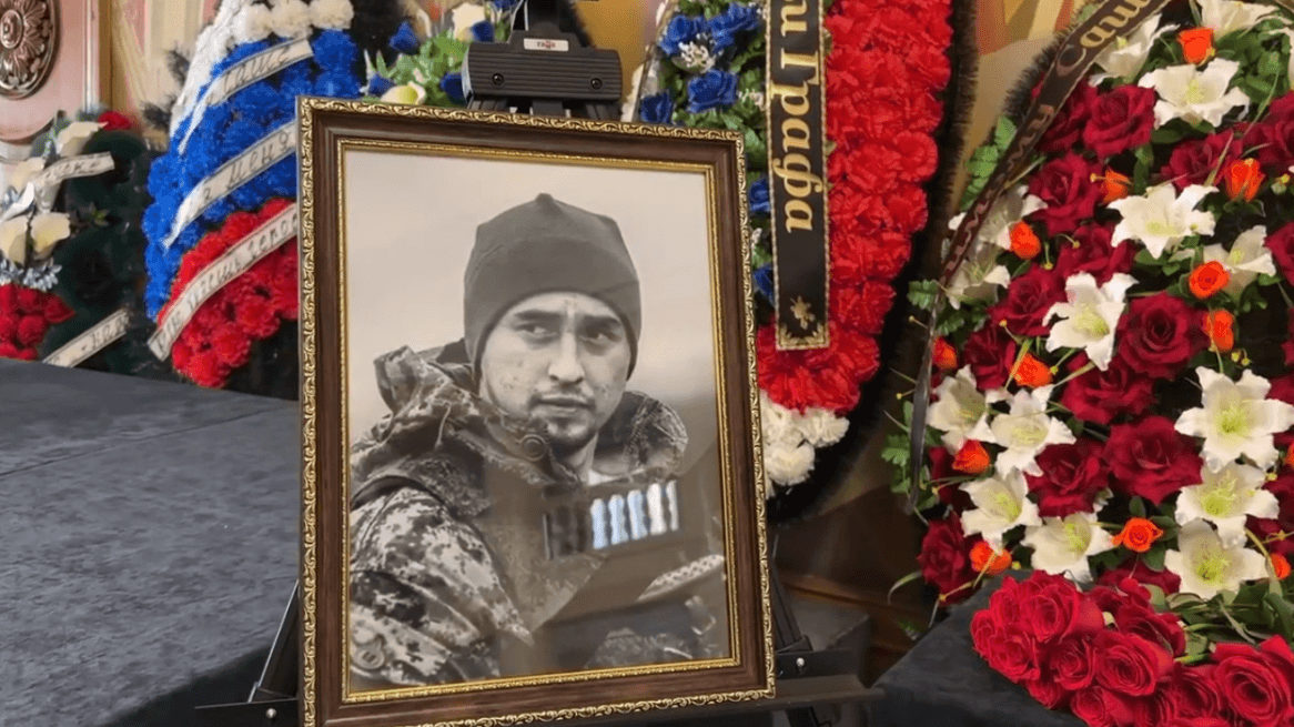 Захар Прилепин вспомнил товарища, погибшего при покушении год назад