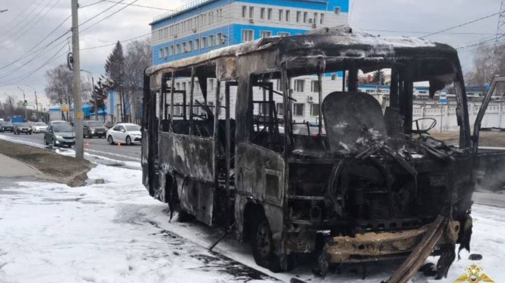 Автобус с пассажирами внутри загорелся в Нижнем Новгороде