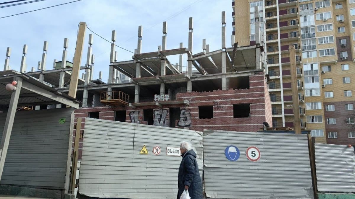 Стало известно, кто завершит работу над долгостроем на улице Июльских дней