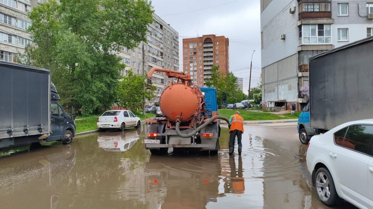 Дорожники в Нижнем Новгороде готовятся к надвигающимся ливням