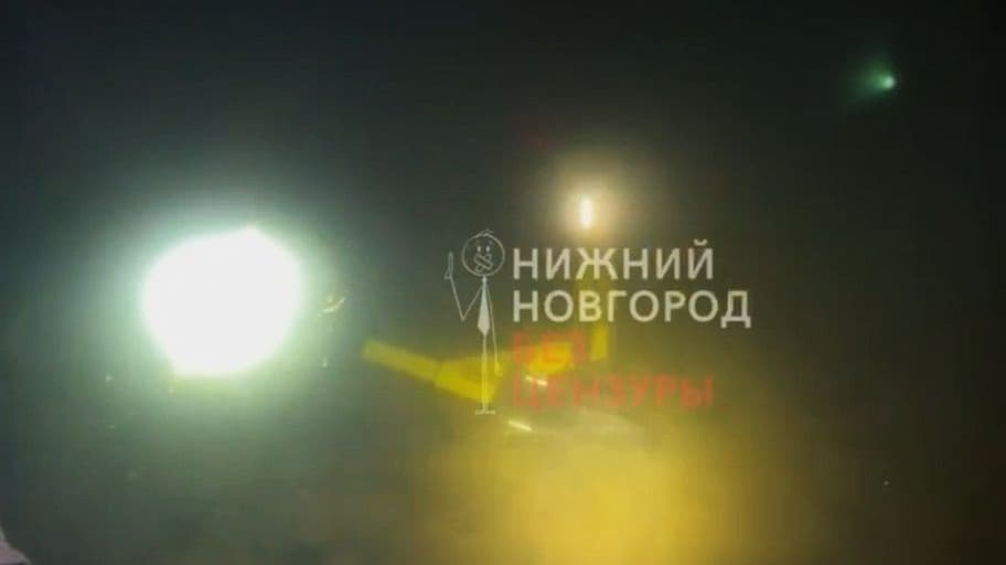 Неизвестный утопил самокат в озере в Нижнем Новгороде