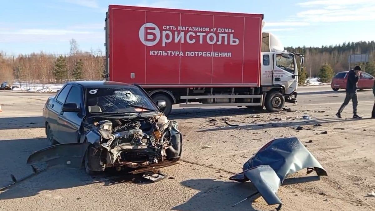 Два человека получили травмы в ДТП с участием грузовика в Нижегородской области