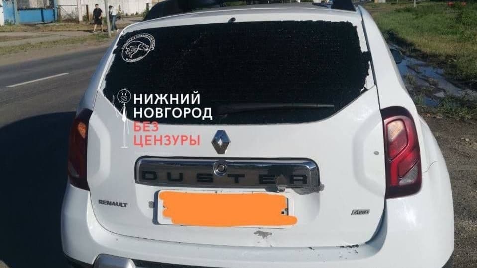 Неизвестный расстреливает машины в Нижнем Новгороде