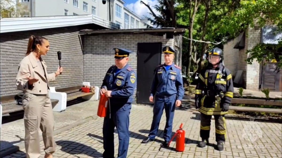 Ольга Бузова научилась тушить пожары в Нижнем Новгороде