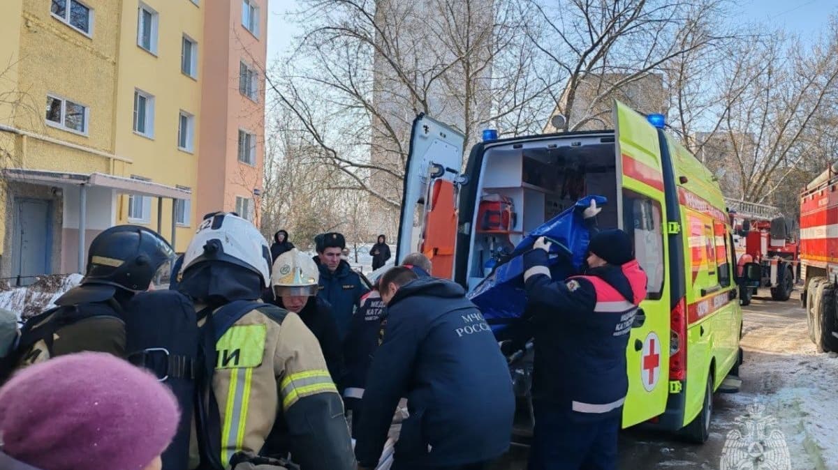 Пенсионерку спасли на пожаре в Приокском районе