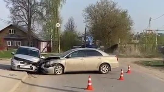 Две машины столкнулись на перекрестке в Нижегородской области