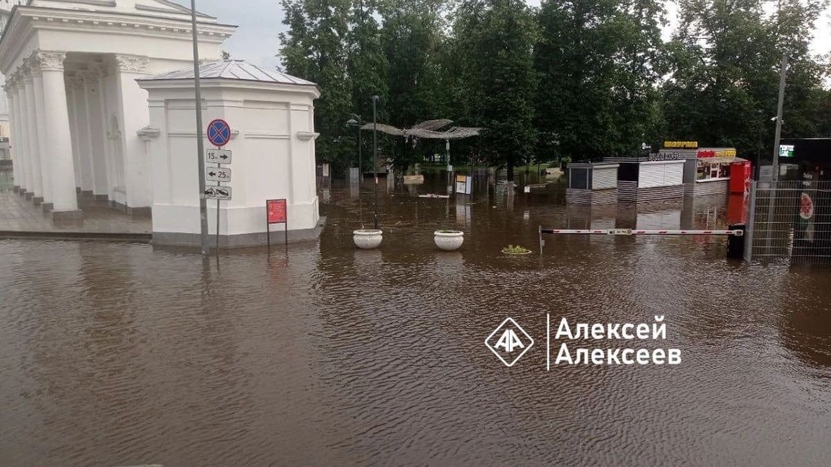 Улицы Дзержинска затопило после сильных дождей