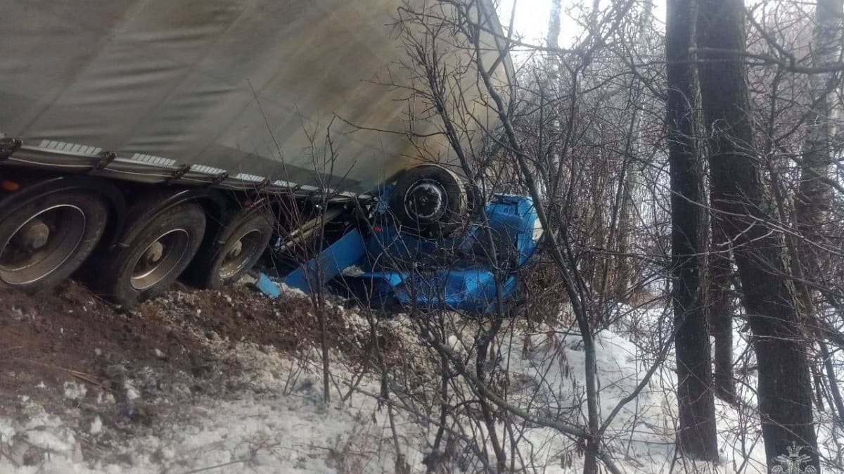 Два человека погибли в ДТП с грузовиком в Нижегородской области