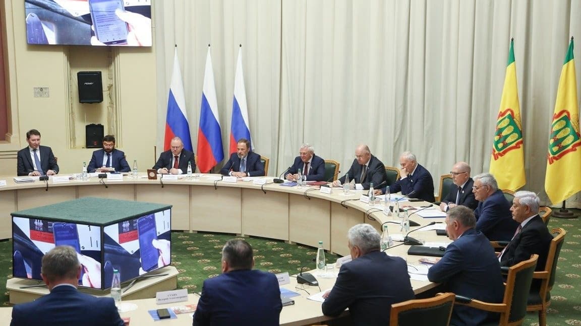 Евгений Люлин: «Мы должны превратить школьные стадионы в центры доступного спорта для всех