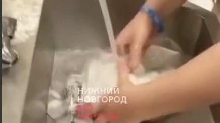 Подростки устроили жуткий погром в туалете парка «Семейный» на Бору