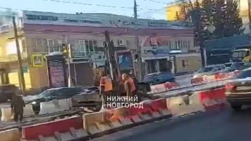 Пешеходный переход на Бекетова перекрыли из-за ремонта трамвайных путей