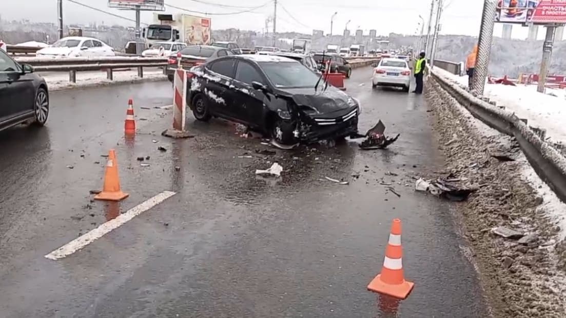 Появились подробности ДТП, из-за которого в пробках стоял весь Автозавод