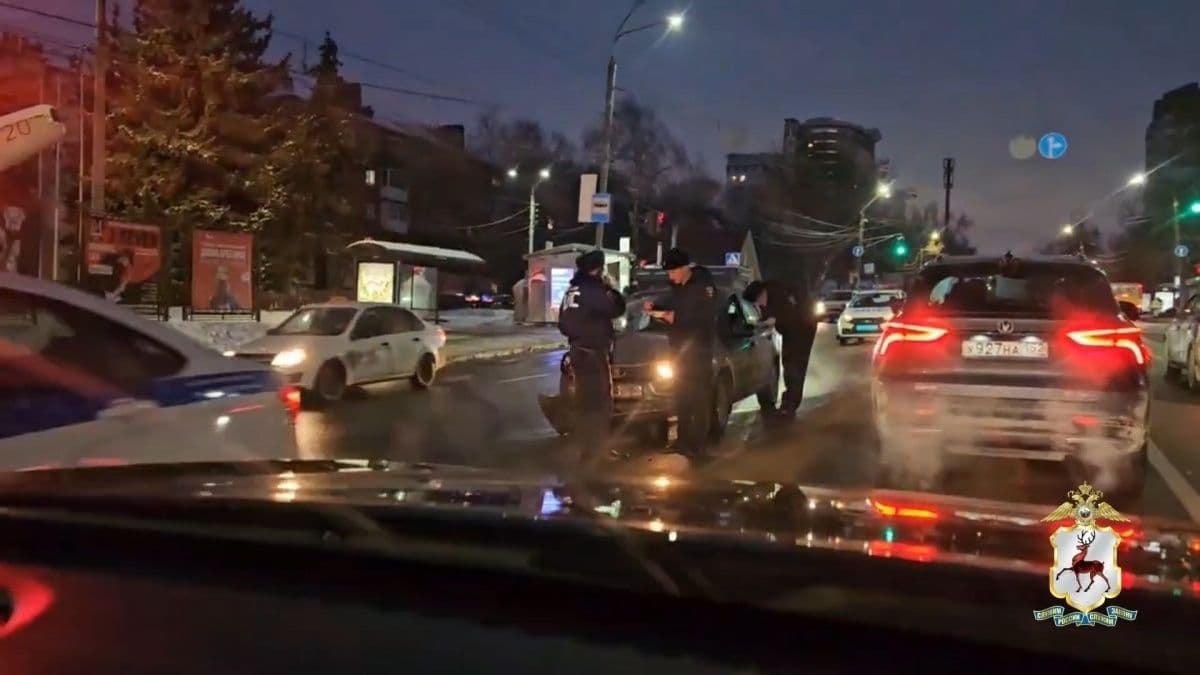Пешехода насмерть сбили на улице Ванеева в Нижнем Новгороде