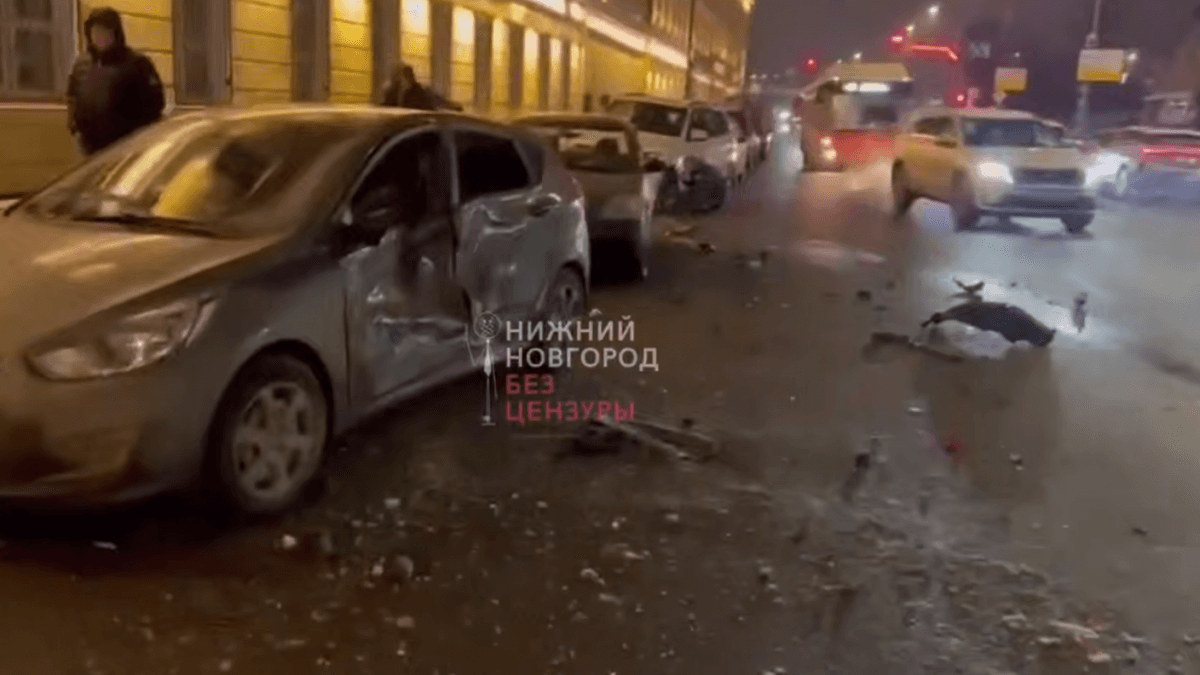 23-летний водитель на Infiniti протаранил три авто на Нижневолжской набережной