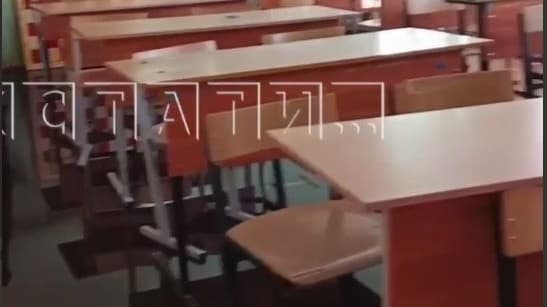 Ржавая вода затопила кабинет русского языка в школе Дзержинска