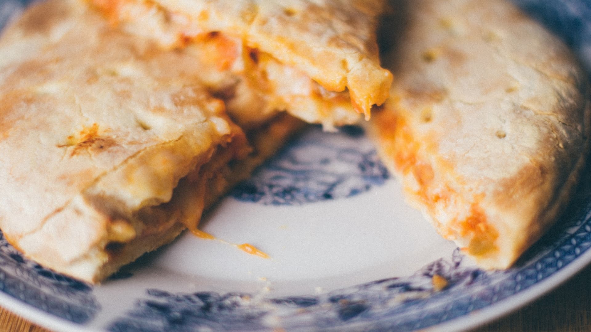 Лепешки по-сибирски: быстрые и невероятно вкусные угощения с разнообразными начинками