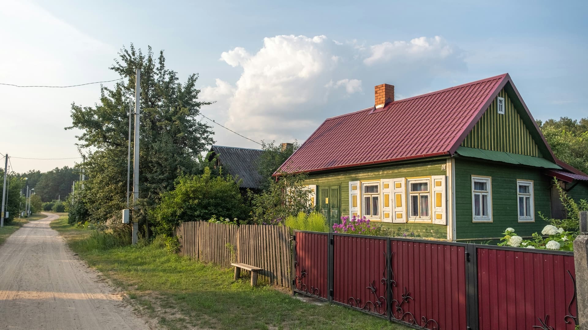 Как избавиться от травы между тротуарной плиткой без затрат