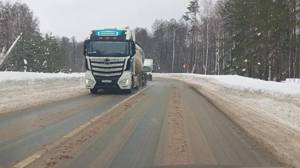 Нижегородских дальнобойщиков предупредили о снежных заносах на трассах