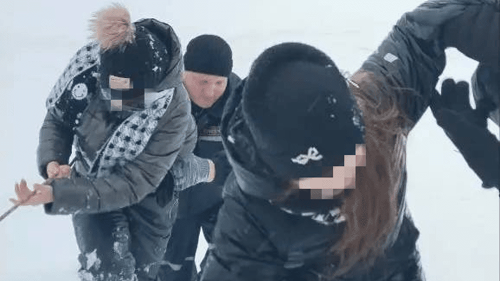 Нижегородцы спасли двух застрявших на берегу Оки школьниц