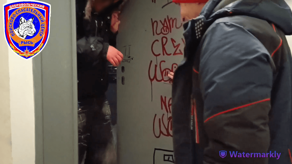 Нижегородские спасатели сняли подростков с заблокированной крыши