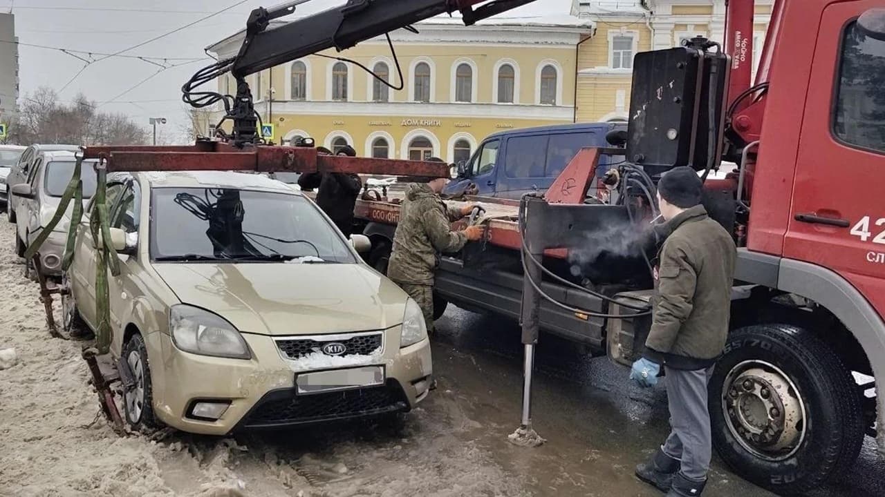 В Нижнем Новгороде за три дня с трамвайных путей эвакуировали 19 машин