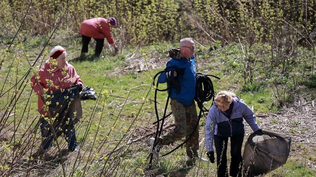 Главная картинка новости: Свыше 10 тысяч  кубометров мусора собрали нижегородцы на субботнике
