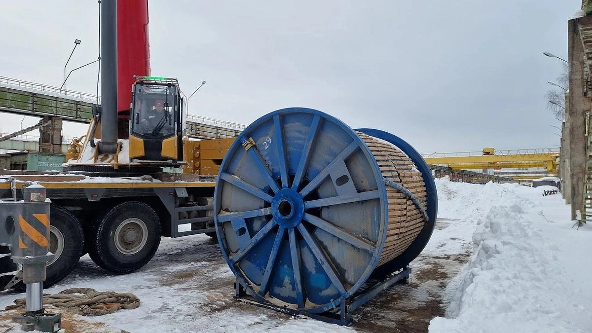 В Нижний Новгород привезли 80-тонный стальной канат для переправы через Оку