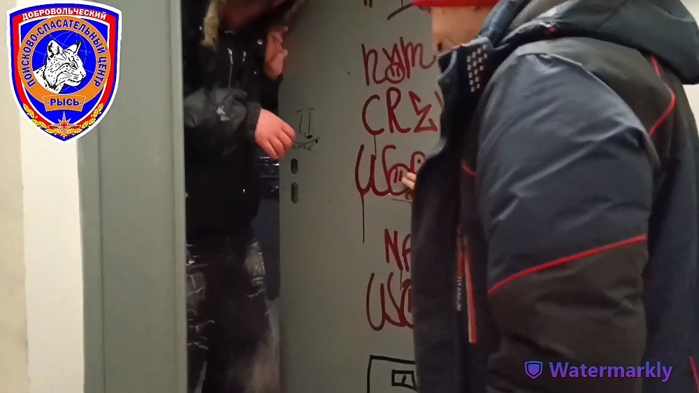 Нижегородские спасатели сняли подростков с заблокированной крыши