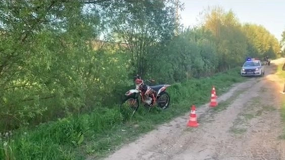 Мотоциклист пострадал при съезде в кювет в Балахне