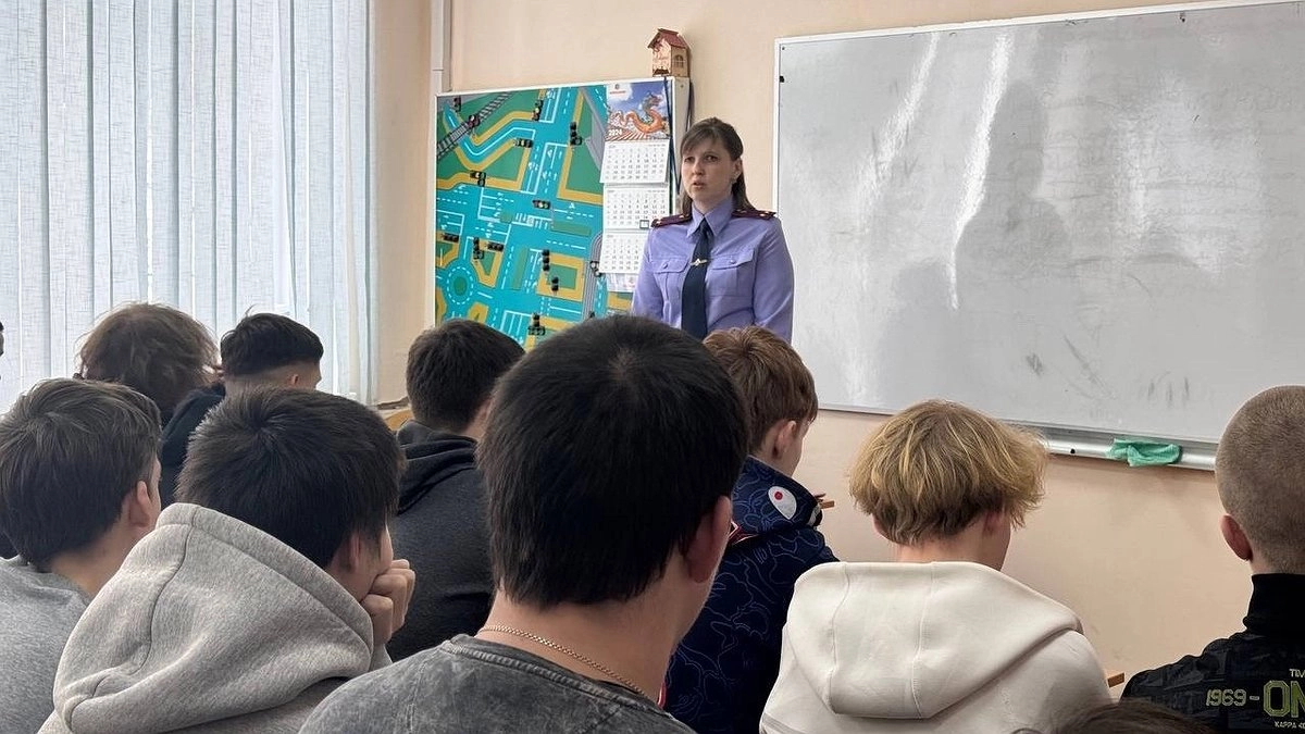 Главная картинка новости: Следователь рассказала нижегородским студентам о вовлечении в преступления