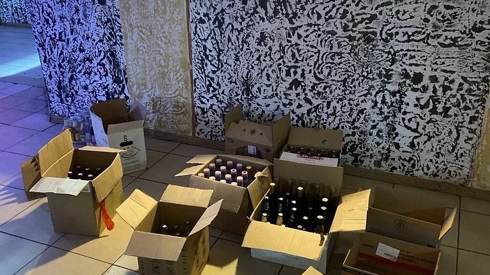 Главная картинка новости: В кофе на Бору пресечена незаконная продажа алкоголя