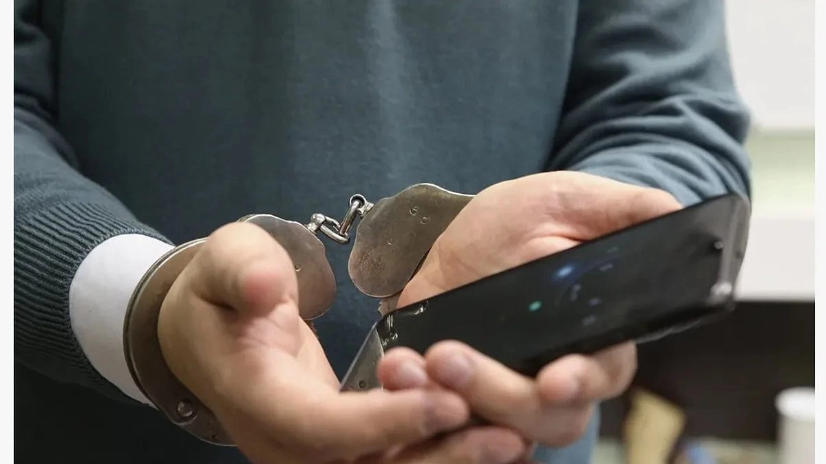 Главная картинка новости: В Кстовском округе гость похитил у приятеля телефон после совместной пьянки