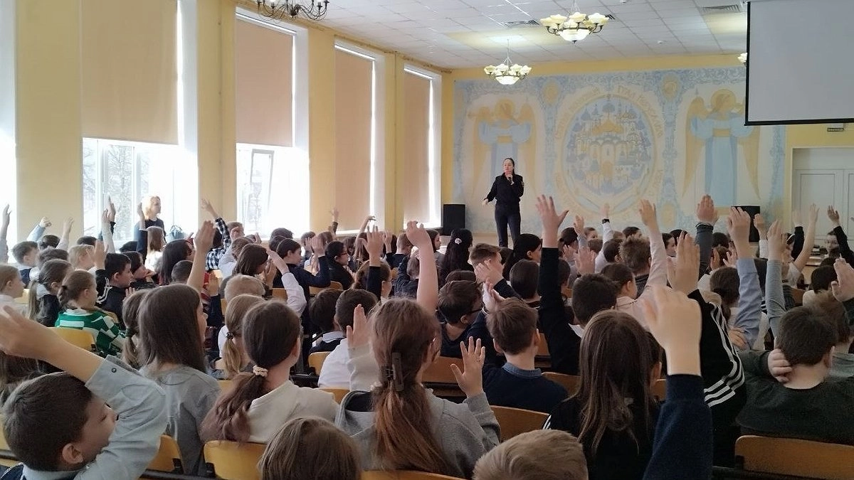 Автоинспектор рассказала нижегородским школьникам о правилах безопасности