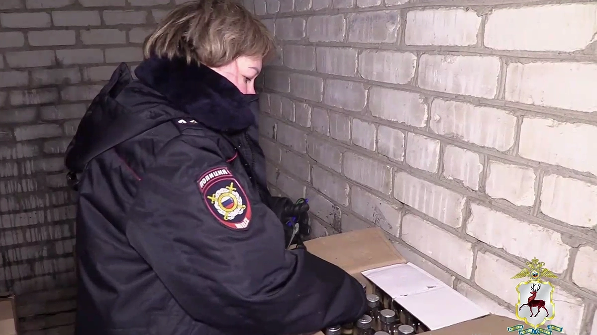 В двух гаражах под Бором нашли контрафактного алкоголя на 4 миллиона рублей